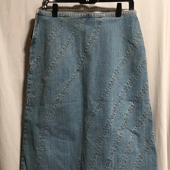 NWOT The Territory Ahead Denim Skirt Size 8Petite - Picture 2 of 5